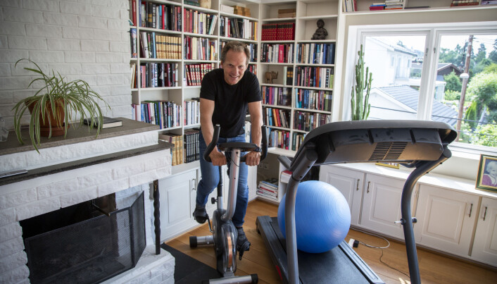 Bokrommet hjemme på Røa er møblert om til treningsrom, med både spinningsykkel, tredemølle og elipsemaskin (utenfor bilde). Der har Rolf Assev tilbragt mange timer. Bokrommet hjemme på Røa er møblert om til treningsrom, med både spinningsykkel, tredemølle og elipsemaskin (utenfor bilde). Der har Rolf Assev tilbragt mange timer.