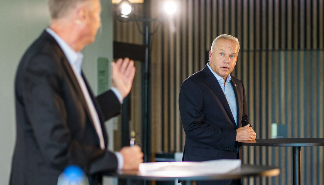 Equinors styreleder Jon Erik Reinhardsen (t.v.) presenterte Anders Opedal som ny konsernsjef i Equinor etter Eldar Sætre mandag formiddag. Equinors styreleder Jon Erik Reinhardsen (t.v.) presenterte Anders Opedal som ny konsernsjef i Equinor etter Eldar Sætre mandag formiddag.
