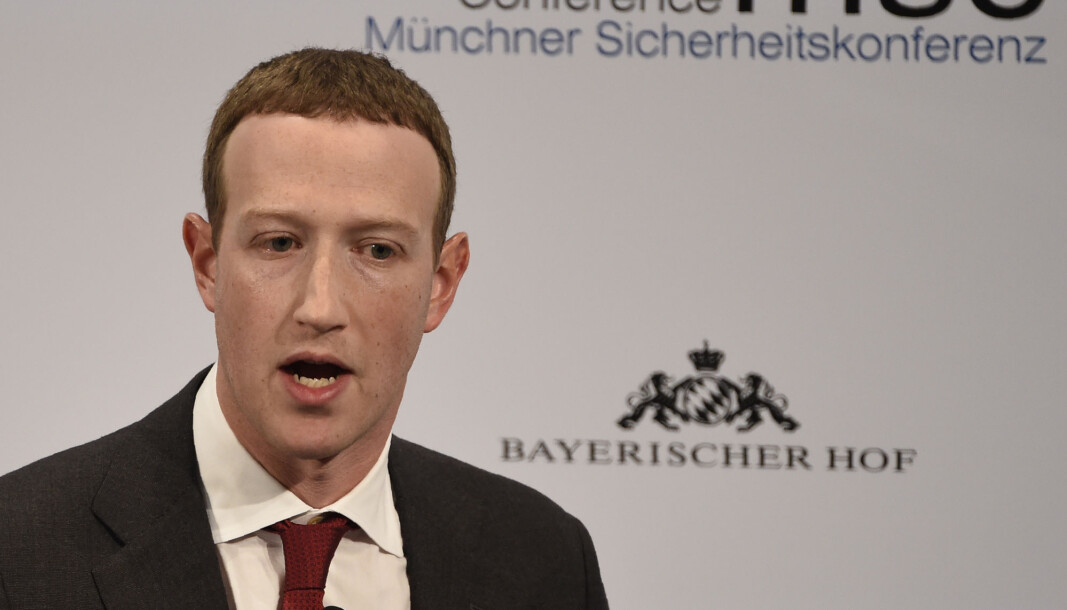 Facebook-sjef Mark Zuckerberg sier selskapet har et ansvar for å beskytte demokratiet. Facebook-sjef Mark Zuckerberg sier selskapet har et ansvar for å beskytte demokratiet.