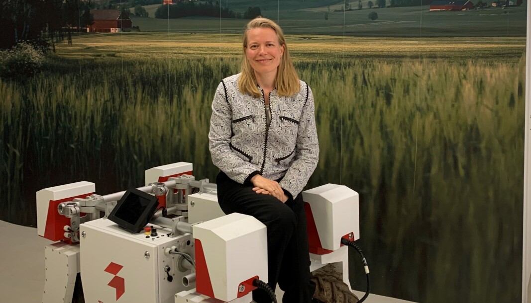 Anne Dingstad Vabø blir ny CFO i Saga Robotics. Her sammen med roboten Thorvald Anne Dingstad Vabø blir ny CFO i Saga Robotics. Her sammen med roboten Thorvald