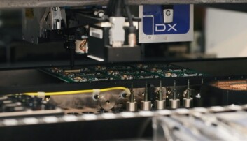 Roboter tar seg av mye av jobben når det skal lages elektronikk – og det koster akkurat det samme å drive en robot i Norge som i Kina. Her fra Westcontrol sin fabrikk i Rogaland. Roboter tar seg av mye av jobben når det skal lages elektronikk – og det koster akkurat det samme å drive en robot i Norge som i Kina. Her fra Westcontrol sin fabrikk i Rogaland.