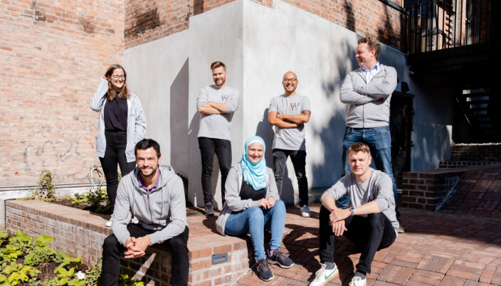 Wanda-teamet. Første rad fra høyre: Mathias Hovet, co-founder & CPO, utvikler Boushra Kolko, co-founder & COO Predrag Popovic. Bakerste rad fra høyre: Founder & CEO Lars Syse Christiansen, co-founder & CTO Yves Hwang, co-founder & CCO Øystein Løseth og Maria Bono, designer. Wanda-teamet. Første rad fra høyre: Mathias Hovet, co-founder & CPO, utvikler Boushra Kolko, co-founder & COO Predrag Popovic. Bakerste rad fra høyre: Founder & CEO Lars Syse Christiansen, co-founder & CTO Yves Hwang, co-founder & CCO Øystein Løseth og Maria Bono, designer.