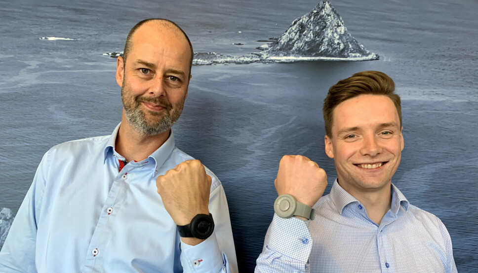 Kenneth Sørheim, (til venstre) leder digital utvikling & transformasjon i Norlandia og Simen Torp Halvorsen, (til høyre) CEO i Bee Concepts inngår samarbeid.