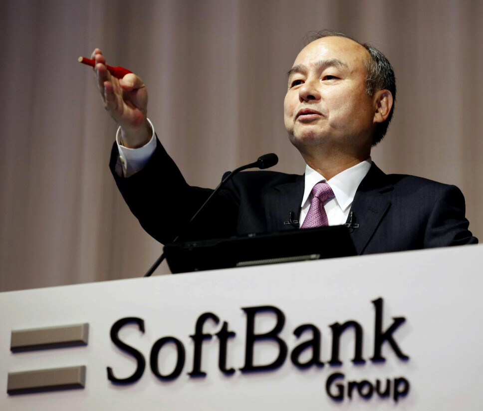 Softbank-sjef Masayoshi Son beholder sin godtgjørelse, mens andre i ledelsen får lønnskutt.
