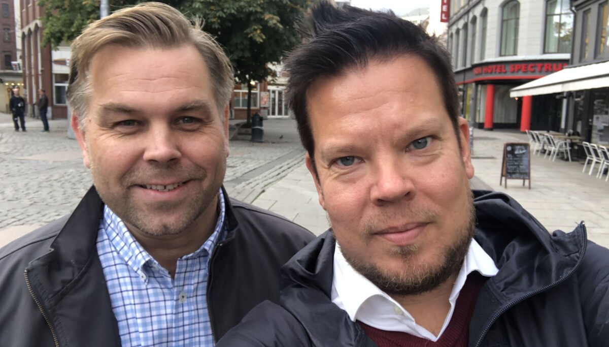 Forlot toppjobber for å utfordre Apple og Googles bilde-duopol