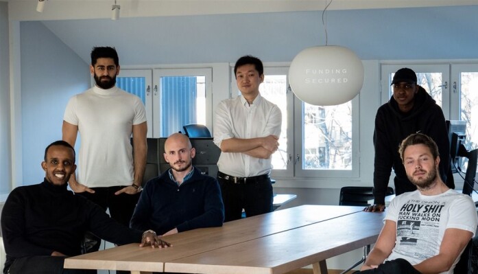 Teamet: Fra venstre sittende Shafi Adan, Jan Oftedahl og Arne Kvale. Fra venstre bak, stående: Anders Gill, Jørn Skogsrud og Abdirahim Arrale . Teamet: Fra venstre sittende Shafi Adan, Jan Oftedahl og Arne Kvale. Fra venstre bak, stående: Anders Gill, Jørn Skogsrud og Abdirahim Arrale .