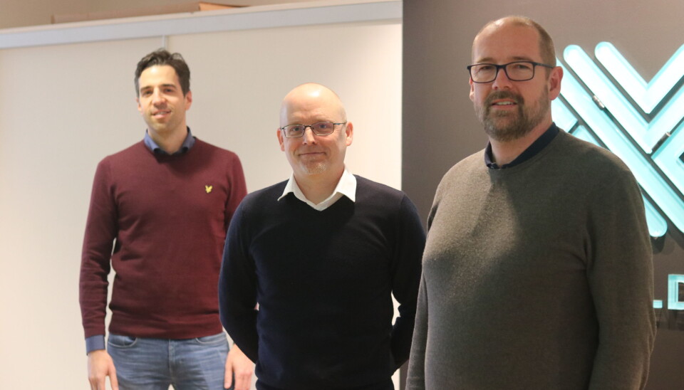 Kommersiell direktør Eirik Lystad Hagem (t.v), administrende direktør Jan Bjørnar Lund og teknisk direktør og med-gründer Dag T. Wisland i Novelda.