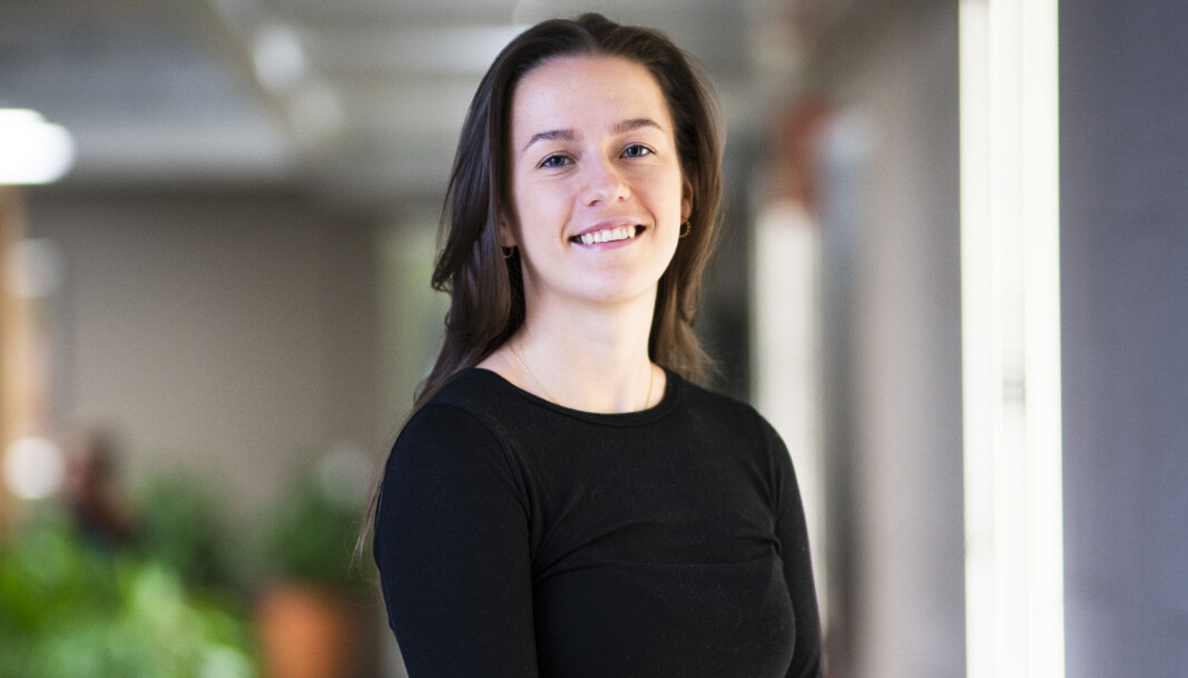 – Som nyutdannet har det vært et kjempefint sted å starte. Jeg jobber både med frontend og backend og har et tverrfaglig team rundt meg som jeg liker å samarbeide med og lærer masse av. Jobben er variert, og jeg kan plukke de oppgavene jeg mener passer mitt nivå og deretter øke vanskelighetsnivået gradvis.<br> Frida Sjaavik (25) – Som nyutdannet har det vært et kjempefint sted å starte. Jeg jobber både med frontend og backend og har et tverrfaglig team rundt meg som jeg liker å samarbeide med og lærer masse av. Jobben er variert, og jeg kan plukke de oppgavene jeg mener passer mitt nivå og deretter øke vanskelighetsnivået gradvis.<br> Frida Sjaavik (25)
