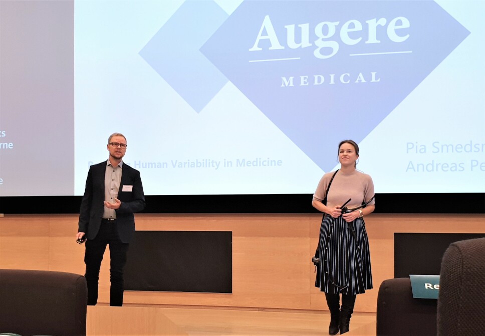 CEO Andreas Petlund og medisinsk ansvarlig Pia Smedsrud i Augere Medical pitchet under finalen i DNB Healthcare Prize 2019.