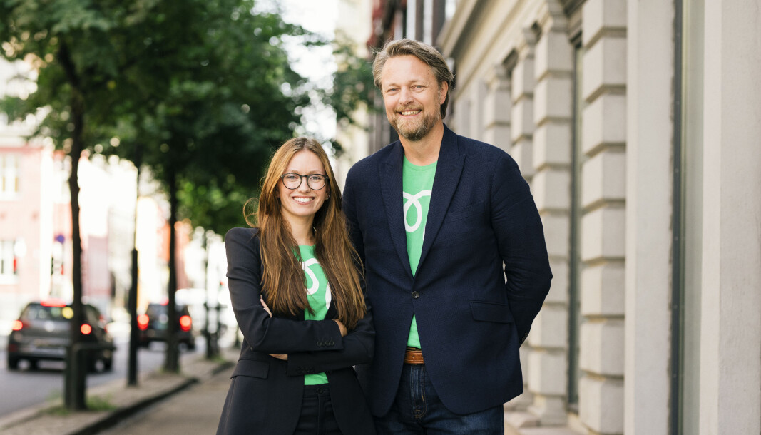 – Vår nye tjeneste gjør det enklere enn noensinne å etablere AS, sier markedssjef Marie Moxnes Harfjeld, her sammen med med-gründer og daglig leder Jarle Holm fra Monner. – Vår nye tjeneste gjør det enklere enn noensinne å etablere AS, sier markedssjef Marie Moxnes Harfjeld, her sammen med med-gründer og daglig leder Jarle Holm fra Monner.