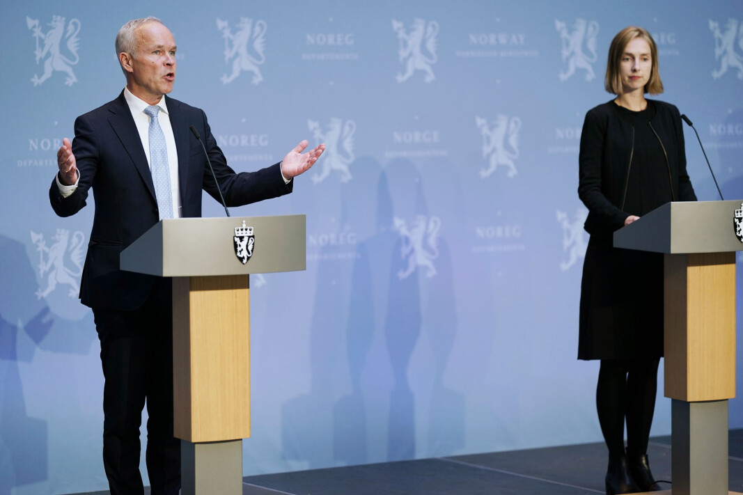 Regjeringen, her ved finansminister Jan Tore Sanner (H) og næringsminister Iselin Nybø (V) foreslår en ny opsjonsordning. Regjeringen, her ved finansminister Jan Tore Sanner (H) og næringsminister Iselin Nybø (V) foreslår en ny opsjonsordning.