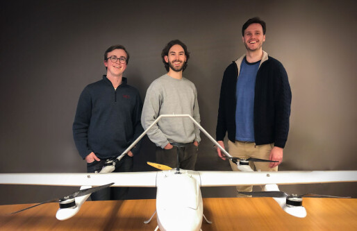 Studentene brukte pandemien til å starte droneselskap for frakt av biologiske prøver: Nå skal de fly utenfor landets grenser