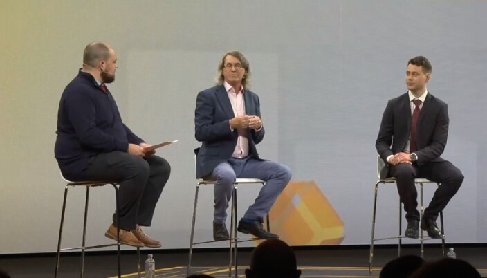 Bokforingsprat. Coingeeks Chief bitcoin historian Kurt Wuckert jr (t.v) var moderator i en samtale om trippel bokføring med blant annet Ian Grigg og Abendums Torje Sunde (t.h) Bokforingsprat. Coingeeks Chief bitcoin historian Kurt Wuckert jr (t.v) var moderator i en samtale om trippel bokføring med blant annet Ian Grigg og Abendums Torje Sunde (t.h)