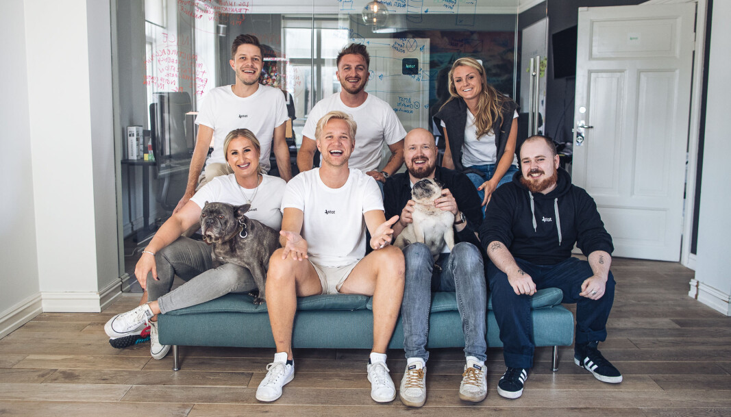 Gleder seg til lansering. Hele Astat-teamet er bak fr. v. Thomas Frium, Axel Hunter, Kristin Haugstad Foran fr.v Caroline Hunter, Espen Myklebust, Kjartan Larsen, Kryz Ask Gleder seg til lansering. Hele Astat-teamet er bak fr. v. Thomas Frium, Axel Hunter, Kristin Haugstad Foran fr.v Caroline Hunter, Espen Myklebust, Kjartan Larsen, Kryz Ask