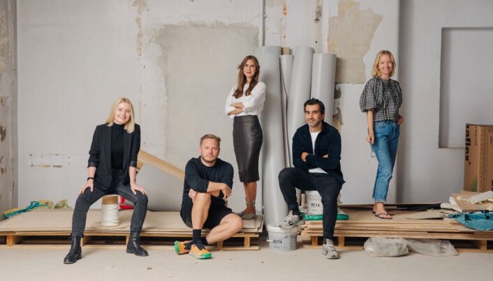 EY Doberman i Oslo ved Behnam Farazollahi (daglig leder), Dag-Henning Brandsæter (kreativ leder), Helene Edvardsen (produsent) og Maren Sofie Sivertsen (designer). EY Doberman i Oslo ved Behnam Farazollahi (daglig leder), Dag-Henning Brandsæter (kreativ leder), Helene Edvardsen (produsent) og Maren Sofie Sivertsen (designer).
