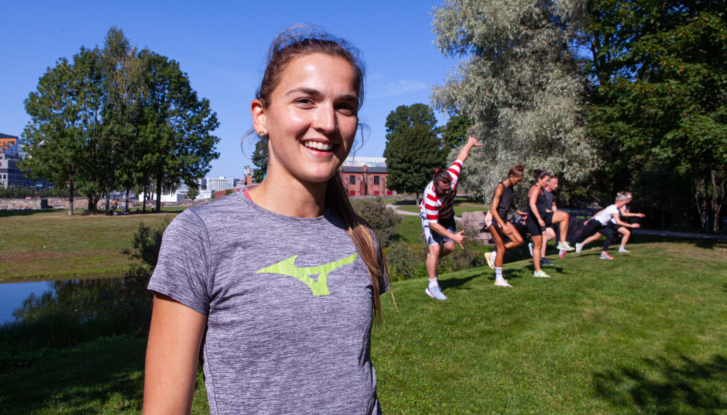 Når Vipps nå åpner opp kontorene igjen er det merkevareentusiast Sigrid Våg som ser til at alle nyansatte blir kjent med kolleger og organisasjon. Et av de punktene er et ukentlig utendørs bootcamp. Det første ble gjennomført i Middelalderparken, en kort joggetur fra hovedkontoret i Bjørvika. Når Vipps nå åpner opp kontorene igjen er det merkevareentusiast Sigrid Våg som ser til at alle nyansatte blir kjent med kolleger og organisasjon. Et av de punktene er et ukentlig utendørs bootcamp. Det første ble gjennomført i Middelalderparken, en kort joggetur fra hovedkontoret i Bjørvika.