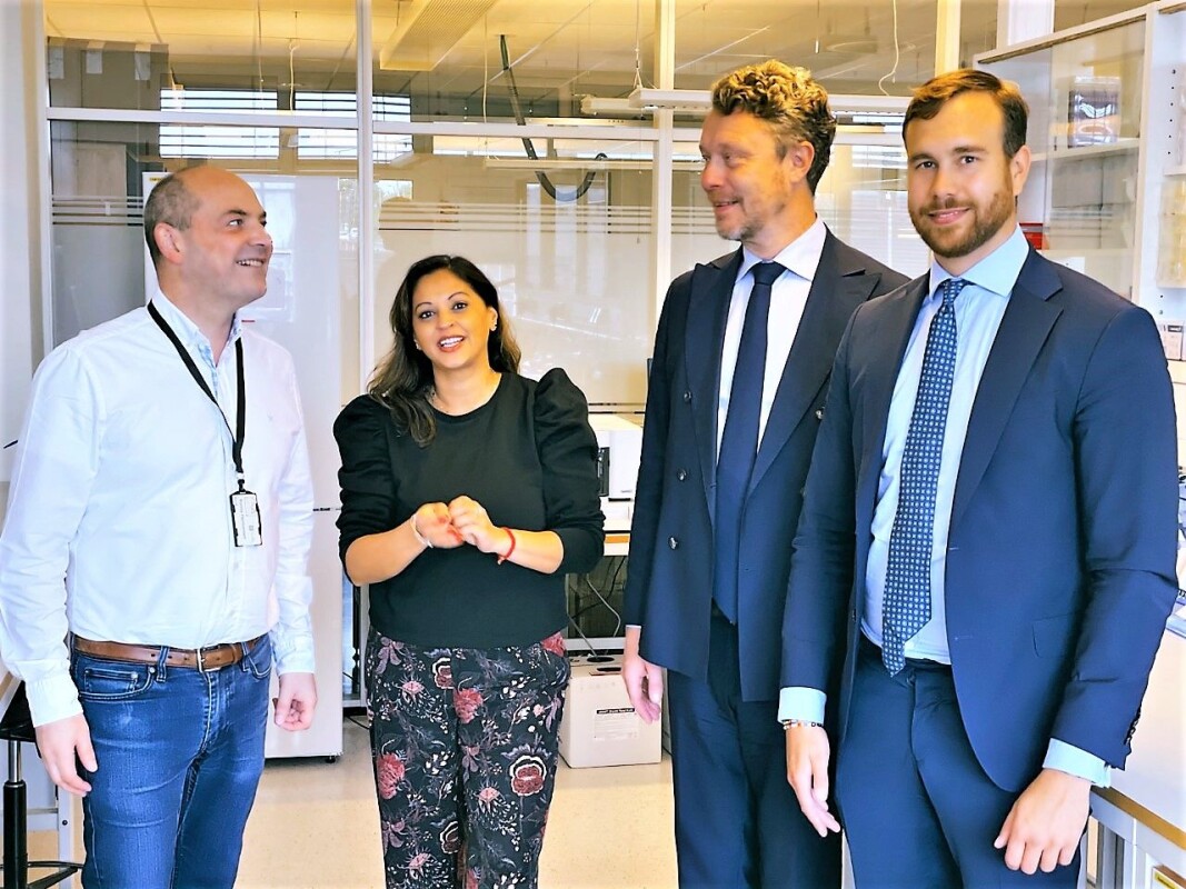 F.v. Ronny Hermansen, CEO i Genetic Analysis, Anita Patel Jusnes, CCO i Genetic Analysis, Anders Eriksson, markedssjef i Spotlight Stock Market og Dennis Fagerros, Business development manager i Spotlight. F.v. Ronny Hermansen, CEO i Genetic Analysis, Anita Patel Jusnes, CCO i Genetic Analysis, Anders Eriksson, markedssjef i Spotlight Stock Market og Dennis Fagerros, Business development manager i Spotlight.