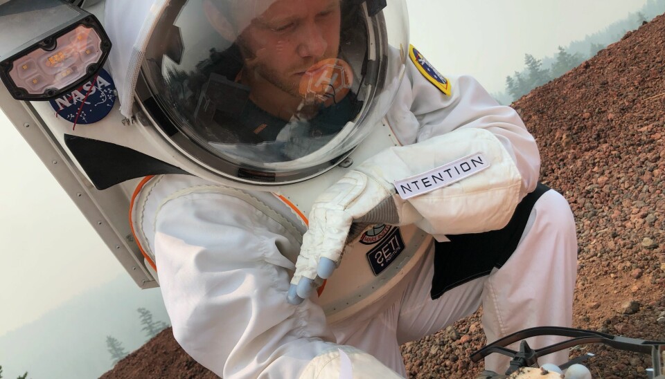 Co-CEO Magnus Arveng var med å teste den nye konsept-romdrakt til Collins Aerospace, der fokuset i år var systemintegrasjon mellom Ntentions Astronaut Smart Glove og deres it-system i drakten.