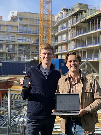 Gründerne Mathias Engevik og Fabian Utigard viser frem verktøyet ute på byggeplass. Gründerne Mathias Engevik og Fabian Utigard viser frem verktøyet ute på byggeplass.