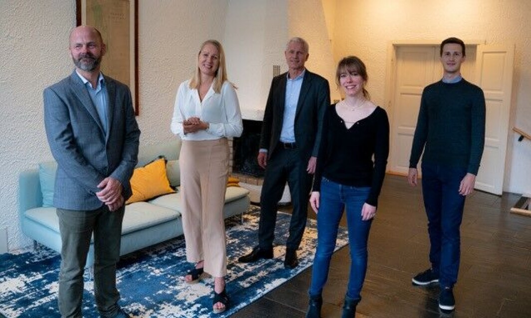 F.v. Quesnay-sjef Philip Røer, Henna Raknes, driftsdirektør i Stacc, adm. direktør i Stacc Geir Hamre Nordrik, driftsdirektør Marie Holter i Quesnay og Henk Weidenfeld, teknologidirektør i Quesnay. F.v. Quesnay-sjef Philip Røer, Henna Raknes, driftsdirektør i Stacc, adm. direktør i Stacc Geir Hamre Nordrik, driftsdirektør Marie Holter i Quesnay og Henk Weidenfeld, teknologidirektør i Quesnay.