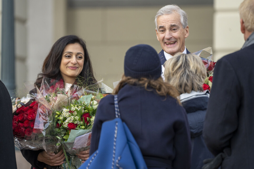 Statsminister Jonas Gahr Støre (Ap) og arbeids- og inkluderingsminister Hadia Tajik (Ap) på Slottsplassen i spissen for den nye regjeringen etter statsråd på slottet. Statsminister Jonas Gahr Støre (Ap) og arbeids- og inkluderingsminister Hadia Tajik (Ap) på Slottsplassen i spissen for den nye regjeringen etter statsråd på slottet.
