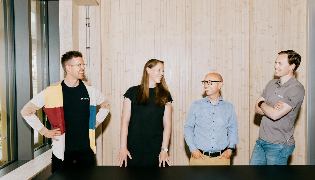 Fra venstre: Andreas Tufteland Engelsen, Lisa Marie Nyvoll og Roald Brekkhus i investeringsteamet til Eviny Ventures. Til høyre står Olav Skogen, CEO i Birdsview, et av portoføljeselskapene.