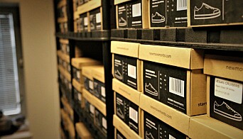 Fra det lille skolageret på kontorfellesskapet 657 i Oslo, sender gründerne sko til kunder i hele verden Fra det lille skolageret på kontorfellesskapet 657 i Oslo, sender gründerne sko til kunder i hele verden