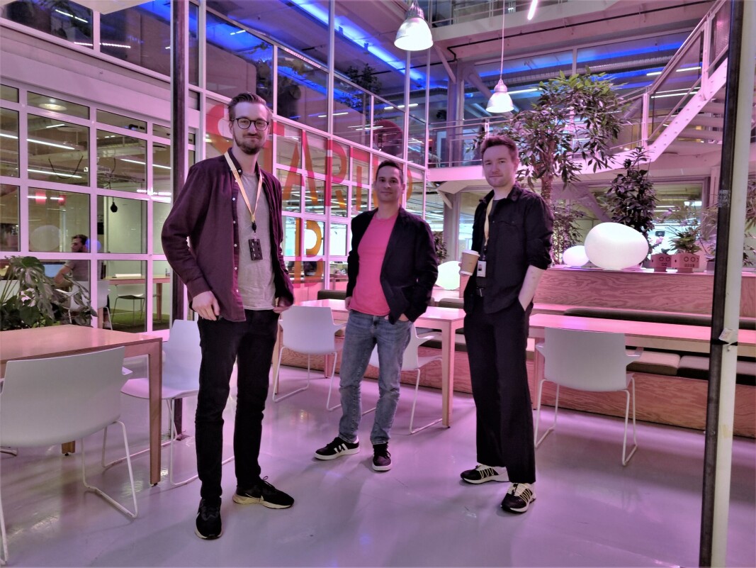 Gründertrioen i Sloyd består av nordmennene Andreas Edesberg (t.v.) og Øyvind Sørøy (t.h.), og israeleren Avi Latner (midten). Gründertrioen i Sloyd består av nordmennene Andreas Edesberg (t.v.) og Øyvind Sørøy (t.h.), og israeleren Avi Latner (midten).