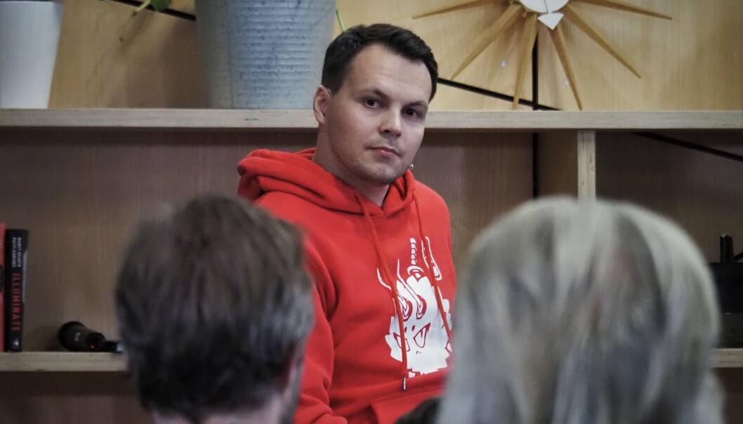 Aleksander Leonard Larsen satset alt på kryptospill - og vant. Nå ansetter selskapet hans tidligere Pokémon Go-topp. Aleksander Leonard Larsen satset alt på kryptospill - og vant. Nå ansetter selskapet hans tidligere Pokémon Go-topp.