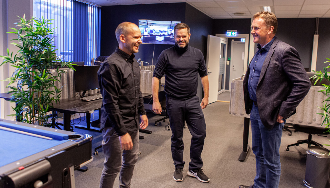 Axeptia-gründerne Per Nestor Warp og Stian Davidsen, trengte ikke mange minutter på å finne tonen med sin nye storinvestor Peter Tang Thomsen. Axeptia-gründerne Per Nestor Warp og Stian Davidsen, trengte ikke mange minutter på å finne tonen med sin nye storinvestor Peter Tang Thomsen.