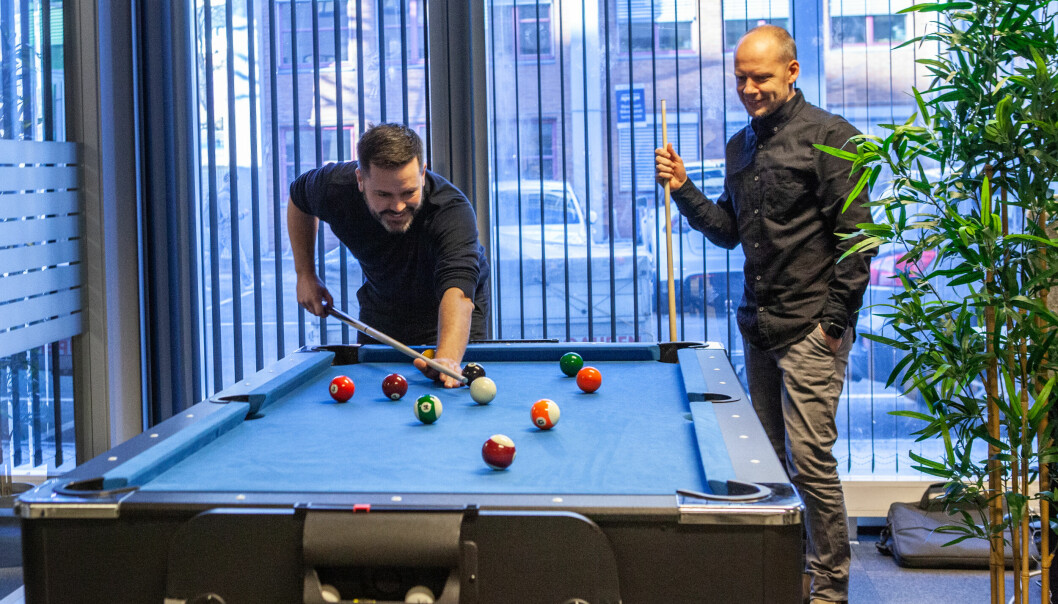 For Axeptia-gründerne Stian Davidsen og Per Nestor Warp var billiard et bedre alternativ enn bordtennis i kontorlokalet i Nydalen i Oslo.