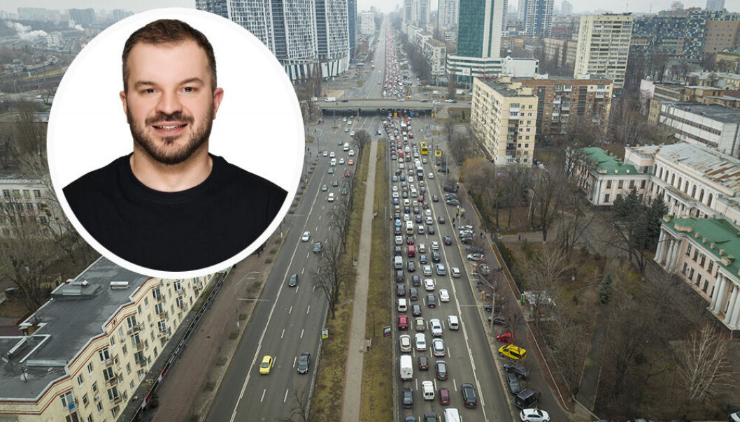Lange køer på vei ut av Kyiv torsdag morgen. Lema Salamov koordinerer evakueringen av ansatte i Ukraina. Lange køer på vei ut av Kyiv torsdag morgen. Lema Salamov koordinerer evakueringen av ansatte i Ukraina.