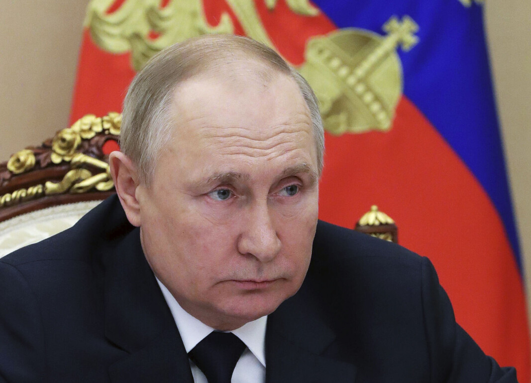 Interne eposter viser at regelendringer om hatytringer på Facebook og Instagram også gjelder når det kommer til å ønske Russlands president Vladimir Putin død. Dette gjelder derimot ikke hvis innlegget blir for konkret, som ved metode, tid og sted. Interne eposter viser at regelendringer om hatytringer på Facebook og Instagram også gjelder når det kommer til å ønske Russlands president Vladimir Putin død. Dette gjelder derimot ikke hvis innlegget blir for konkret, som ved metode, tid og sted.