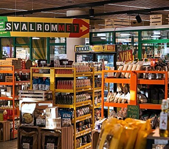 Lokal satser på fysiske butikker, men bruker digitale virkemidler når det trengs., med blant annet bestilling på nett, og hentet også kapital via folkefinansiering på Dealflow. Lokal satser på fysiske butikker, men bruker digitale virkemidler når det trengs., med blant annet bestilling på nett, og hentet også kapital via folkefinansiering på Dealflow.