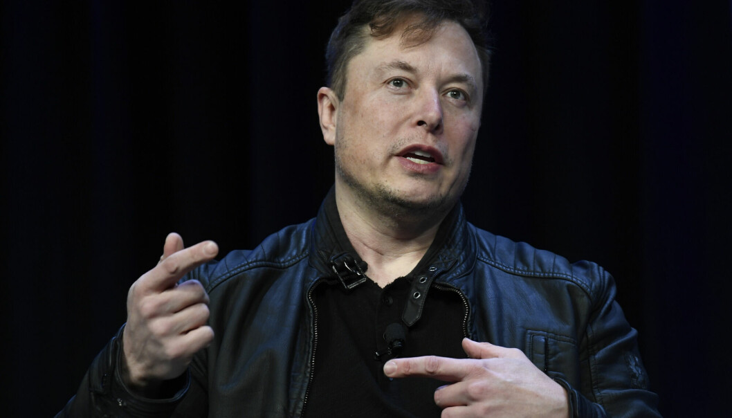 Twitter krever at Elon Musk står ved avtalen om å kjøpe selskapet.