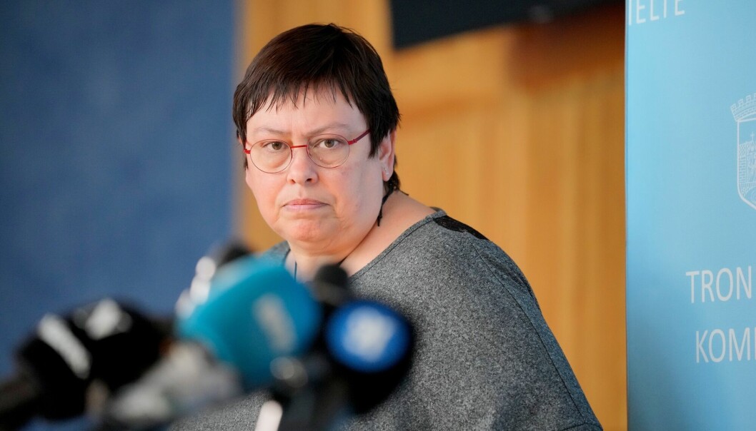 Trondheim-ordfører Rita Ottervik (Ap) er opprørt over at regjeringen vil utsette Ocean Space Centre og har bedt om møte med egen partiledelse.