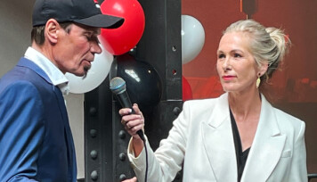 Anita Krohn Traaseth intervjuet Bård Eker under åpningen av Eker Werks, der også Trond Riiber Knudsen og flere andre kjente fjes fra innovasjonsmiljøet var til stede. Anita Krohn Traaseth intervjuet Bård Eker under åpningen av Eker Werks, der også Trond Riiber Knudsen og flere andre kjente fjes fra innovasjonsmiljøet var til stede.
