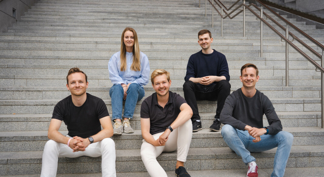 Teamet i Busy (fra venstre): Daglig leder og medgründer Jonas Klafstad, kommunikasjonssjef Mira Malene Zeiffert, teknologisjef og medgründer Even Dalen, lead frontend-utvikler Torkil Solheim og utvikler og head of integrations Audun Wigum Arbo. Teamet i Busy (fra venstre): Daglig leder og medgründer Jonas Klafstad, kommunikasjonssjef Mira Malene Zeiffert, teknologisjef og medgründer Even Dalen, lead frontend-utvikler Torkil Solheim og utvikler og head of integrations Audun Wigum Arbo.