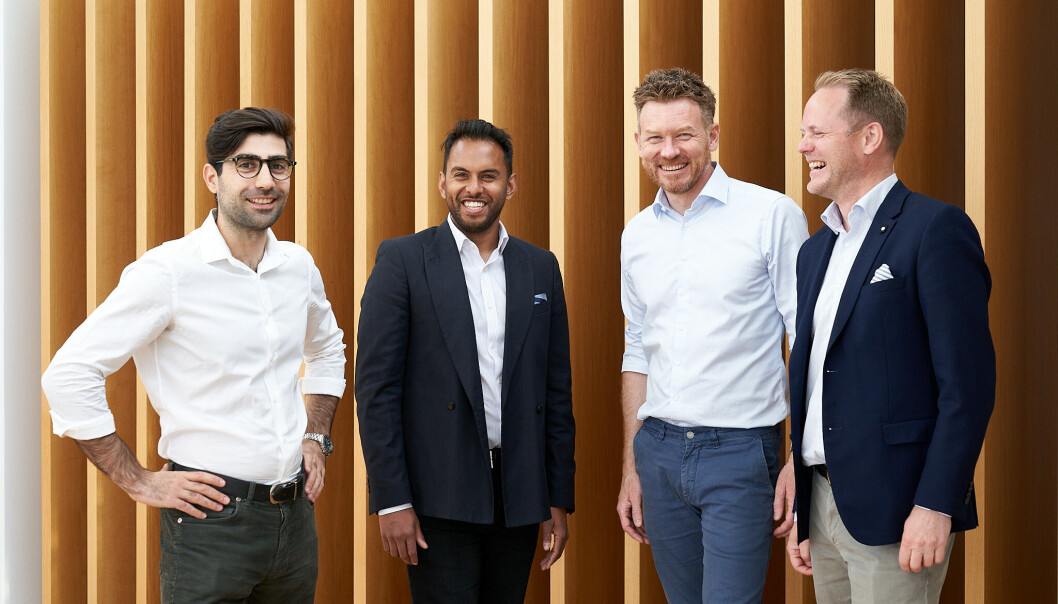 Det var god stemning da de styrende i Caplist og Folkeinvest møttes til foto-session i forbindelse med oppkjøpet. Sverre Konrad Nilsen (styreleder, Folkeinvest), Øyvind Fries (daglig leder, Folkeinvest), Rony Solaiman (daglig leder, Caplist) og Olav Akrawi (styreleder, Caplist). Det var god stemning da de styrende i Caplist og Folkeinvest møttes til foto-session i forbindelse med oppkjøpet. Sverre Konrad Nilsen (styreleder, Folkeinvest), Øyvind Fries (daglig leder, Folkeinvest), Rony Solaiman (daglig leder, Caplist) og Olav Akrawi (styreleder, Caplist).