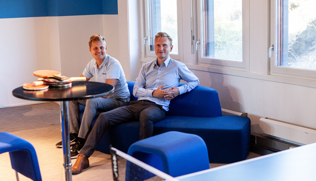 Pingpong på vent. Systima-gründerne Robin Røed og Joachim Øvang har som ambisjon å spille et set bordtennis om dagen. I innspurten mot lanseringen har de ikke helt klart å leve opp til det målet. Pingpong på vent. Systima-gründerne Robin Røed og Joachim Øvang har som ambisjon å spille et set bordtennis om dagen. I innspurten mot lanseringen har de ikke helt klart å leve opp til det målet.
