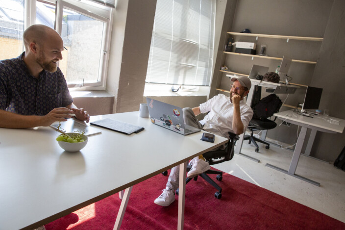 Kjetil Holmefjord og Henrik Hatlebrekke kjenner hverandre godt, og tror det vil være en fordel når de nå skal investere i mange startups, men har et lite team og et lite kontor. Kjetil Holmefjord og Henrik Hatlebrekke kjenner hverandre godt, og tror det vil være en fordel når de nå skal investere i mange startups, men har et lite team og et lite kontor.