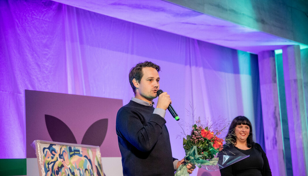 COO Martin Fredriksen tok i mot årets Oslo Innovation Award fra byråd for næring og eierskap, Victoria Marie Evensen.
