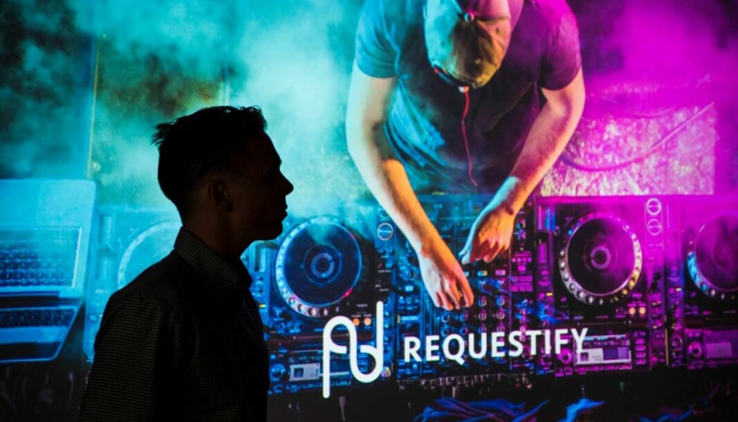 Christoffer Bølla Riseng lanserte første versjon av Requestiy under South by Southwest i 2017. Da var tjenesten en app hvor festdeltakere kunne sette sine ønskelåter i kø. I 2020 lanserte han Rqstival, en plattform for live-streaming.