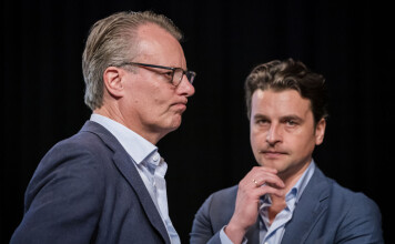 Ferds eier og styreleder Johan H. Andresen (.t.v.) og konsernsjef Morten Borge etter en pressekonferanse der det ble kjent at Ferd kjøper NRKs hovedkvarter på Marienlyst i Oslo for minst 3,75 milliarder kroner.