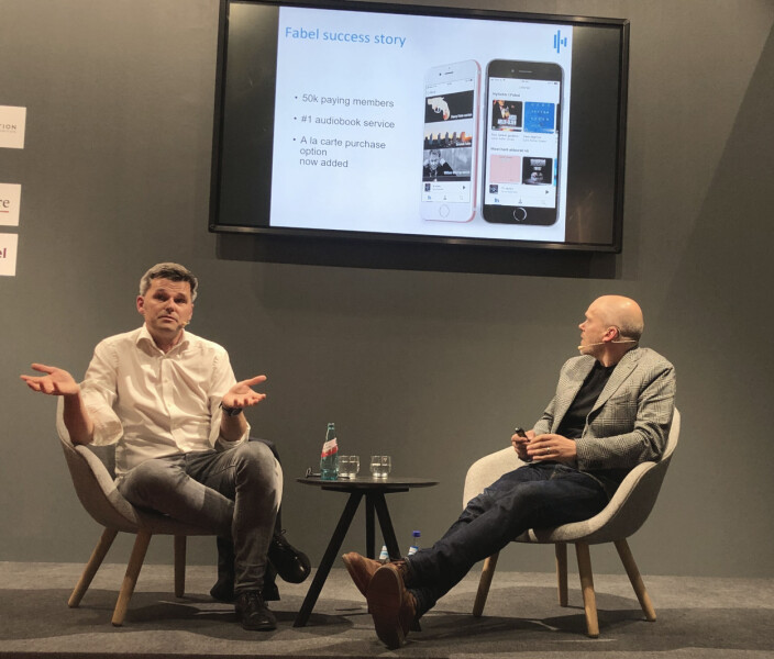 Gründer Njål Hansen i Beat Technologies i samtale på scenen på den store bokmessen i Frankfurt. Gründer Njål Hansen i Beat Technologies i samtale på scenen på den store bokmessen i Frankfurt.