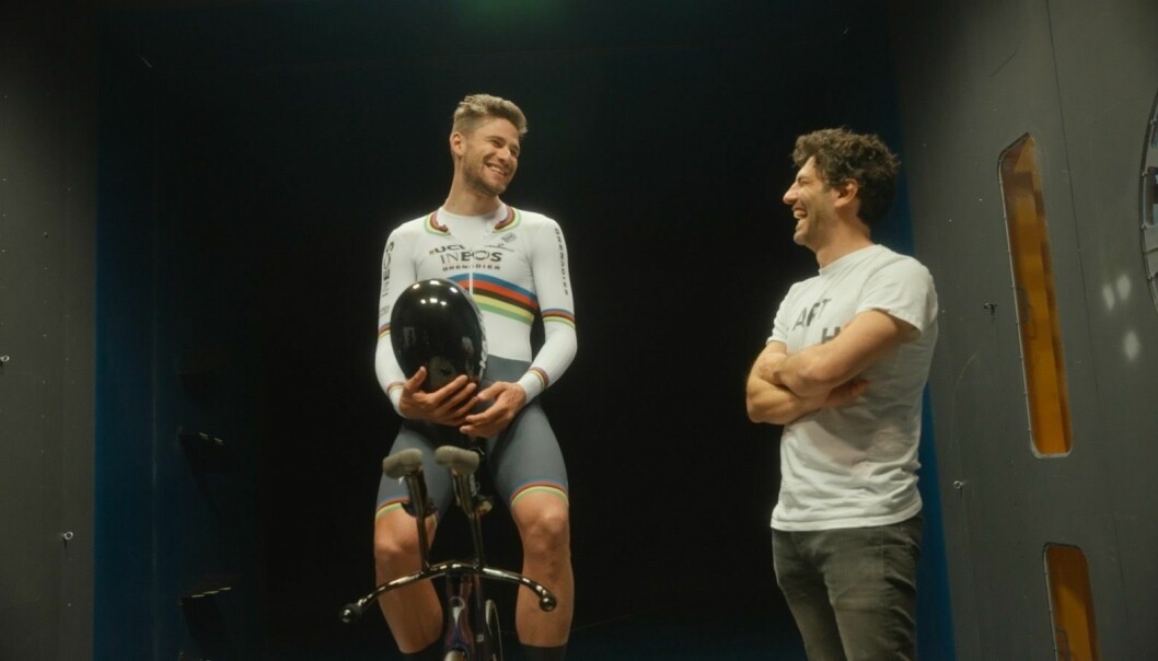 Syklist Filippo Ganna (t.v.) og gründere Luca Oggiano i NablaFlow under forberedelsene til rekordforsøket. Syklist Filippo Ganna (t.v.) og gründere Luca Oggiano i NablaFlow under forberedelsene til rekordforsøket.