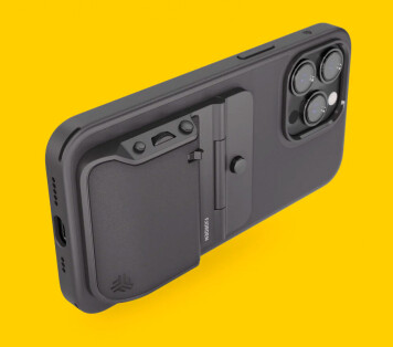 Kameragrepet til Iphone gjør det lettere å ta gode bilder med telefonen. Kameragrepet til Iphone gjør det lettere å ta gode bilder med telefonen.