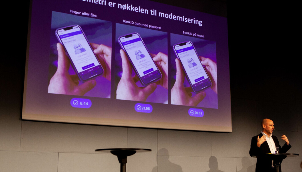 Øyvind Brekke, daglig leder i BankID BankAxept viser frem betydelig tidsbesparing Øyvind Brekke, daglig leder i BankID BankAxept viser frem betydelig tidsbesparing