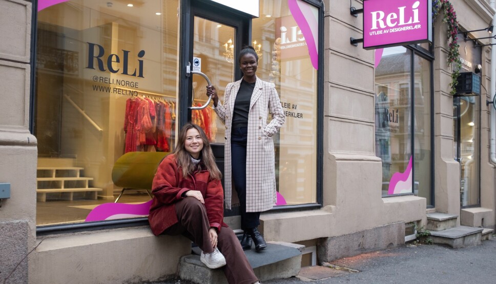 Reli ble startet av Rebecca Sjølie og Lisa Ribesen i 2020. Nå åpner Stavanger-gründerne showroom i Oslo.
