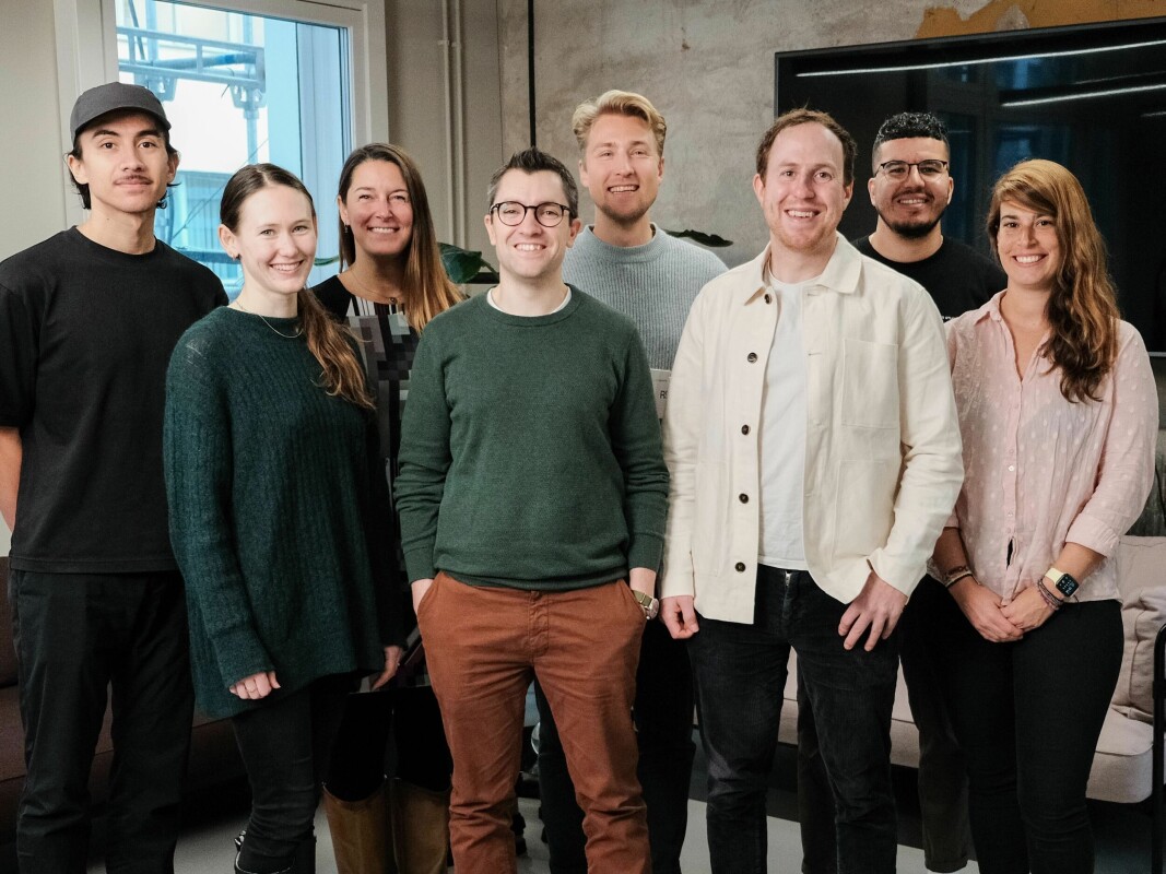 Noen av menneskene fra Reodor og DNV som har utviklet Rewind. Fra venstre: Jun Villanueva (Reodor), Embla Holten (DNV), Kate Butchart (Reodor), Erlend Hovgaard (Reodor), Simon Ratcliffe (DNV), Matthew Geraghty (DNV), Nassir Achour (Reodor) og Eva Topham (DNV). Noen av menneskene fra Reodor og DNV som har utviklet Rewind. Fra venstre: Jun Villanueva (Reodor), Embla Holten (DNV), Kate Butchart (Reodor), Erlend Hovgaard (Reodor), Simon Ratcliffe (DNV), Matthew Geraghty (DNV), Nassir Achour (Reodor) og Eva Topham (DNV).